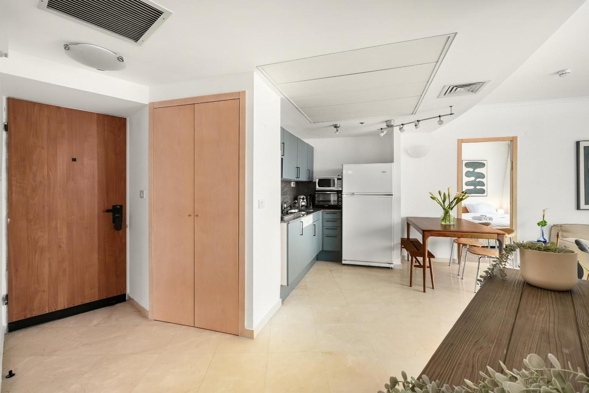 Superb Beachfront Apartments With Shelter By Sea N' Rent Tel Aviv Exterior photo